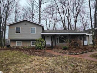 2475 E Potter Road, Traverse City, MI 49696