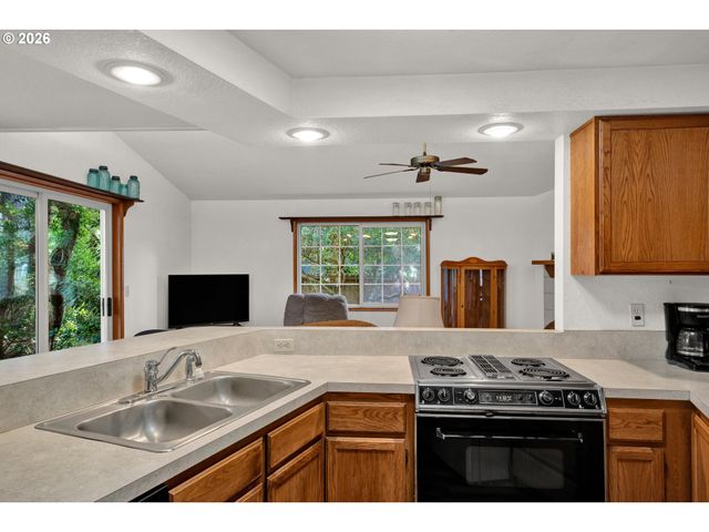 2356 N 22ND Ct, Florence, OR 97439