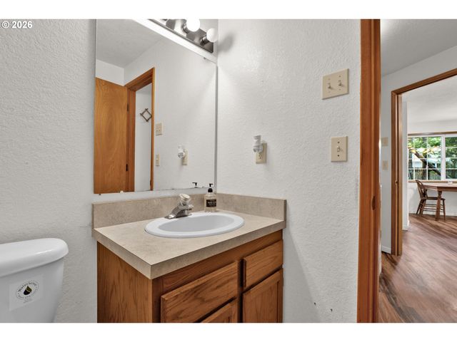 2356 N 22ND Ct, Florence, OR 97439