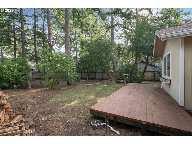 2356 N 22ND Ct, Florence, OR 97439