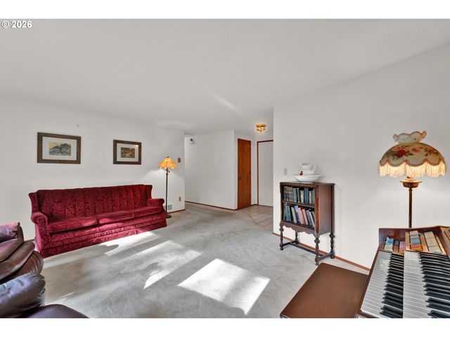 2356 N 22ND Ct, Florence, OR 97439