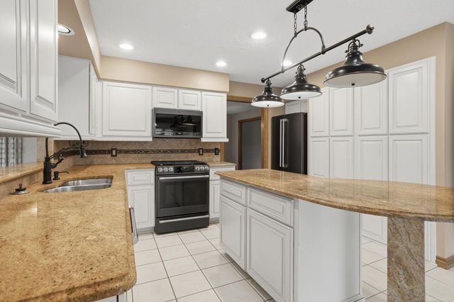 14450 Knightsbridge Drive, Shelby Twp, MI 48315