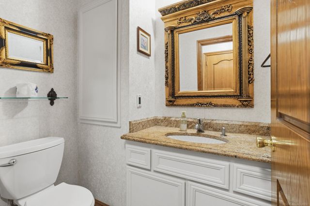 14450 Knightsbridge Drive, Shelby Twp, MI 48315