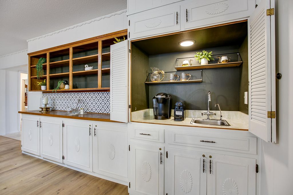 Image 10 of property listing at 2725 Alta Vista Lane, San Angelo, TX 76904