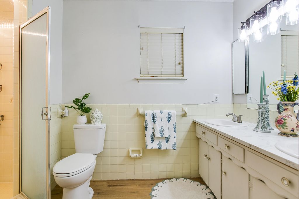 Image 14 of property listing at 2725 Alta Vista Lane, San Angelo, TX 76904