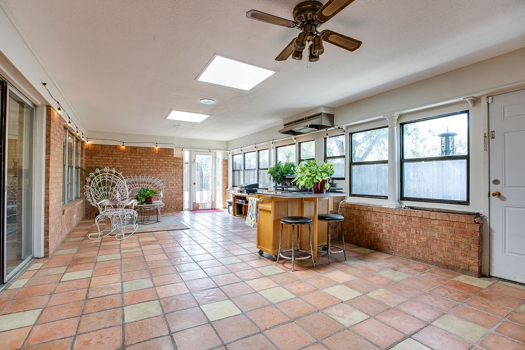 Image 16 of property listing at 2725 Alta Vista Lane, San Angelo, TX 76904
