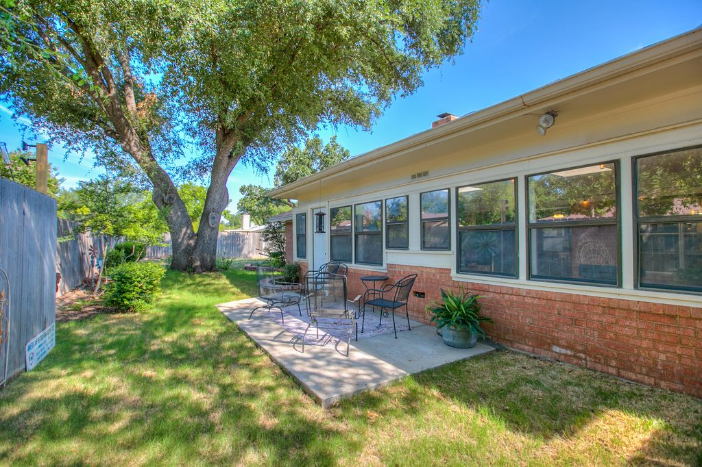 Image 18 of property listing at 2725 Alta Vista Lane, San Angelo, TX 76904