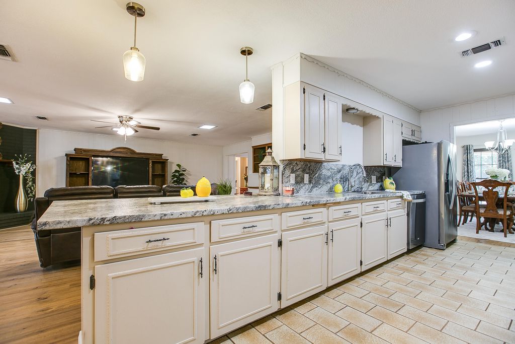 Image 6 of property listing at 2725 Alta Vista Lane, San Angelo, TX 76904