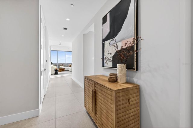 275 1ST AVE S 2706, St Petersburg, FL 33701