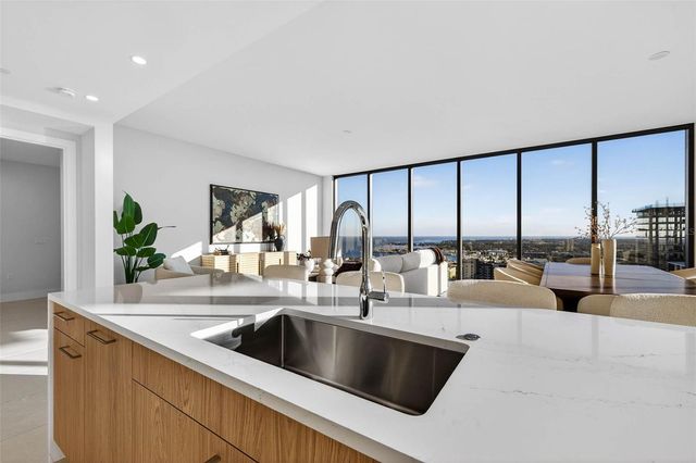 275 1ST AVE S 2706, St Petersburg, FL 33701