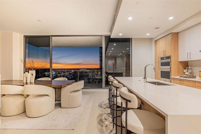 275 1ST AVE S 2706, St Petersburg, FL 33701