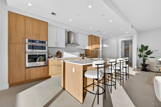 275 1ST AVE S 2706, St Petersburg, FL 33701