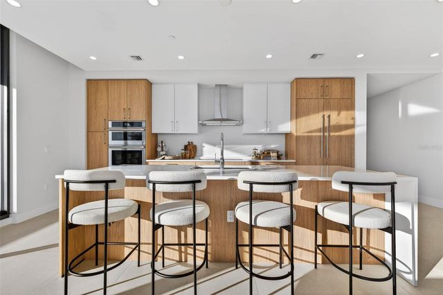 275 1ST AVE S 2706, St Petersburg, FL 33701