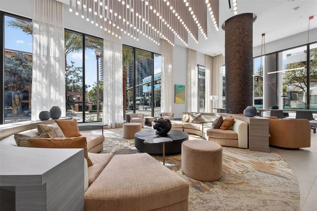 275 1ST AVE S 2706, St Petersburg, FL 33701