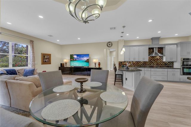 3973 SW 140th Ave, Davie, FL 33330