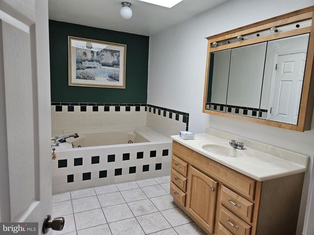 5533 DORAL DR, Wilmington, DE 19808