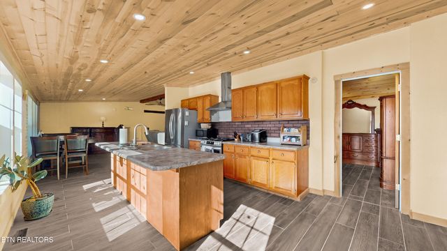 160 Mcdonald Rd, Sweetwater, TN 37874