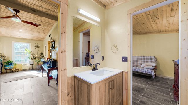 160 Mcdonald Rd, Sweetwater, TN 37874