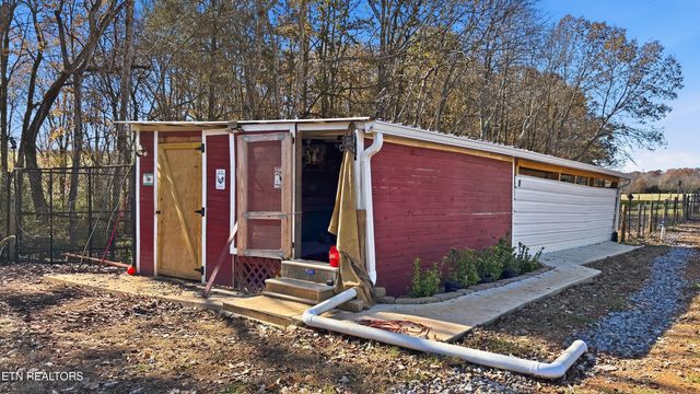 160 Mcdonald Rd, Sweetwater, TN 37874