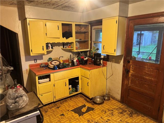 1814 Omar St, West Mifflin, PA 15122