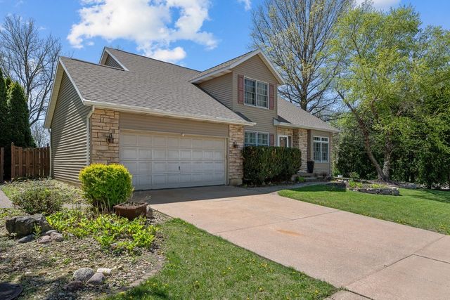 3509 fawn Lane, Bettendorf, IA 52722