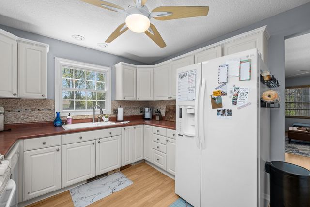 3509 fawn Lane, Bettendorf, IA 52722