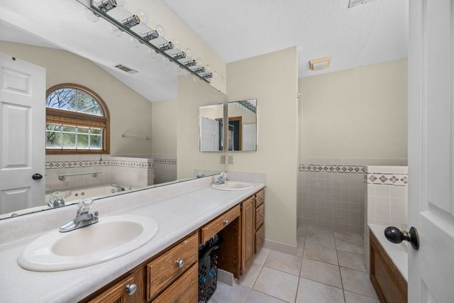 3509 fawn Lane, Bettendorf, IA 52722