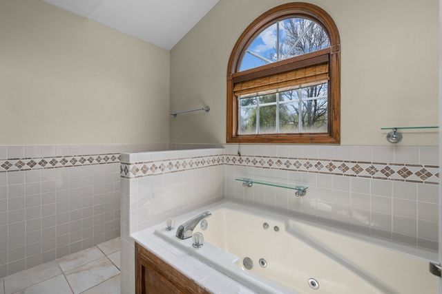 3509 fawn Lane, Bettendorf, IA 52722