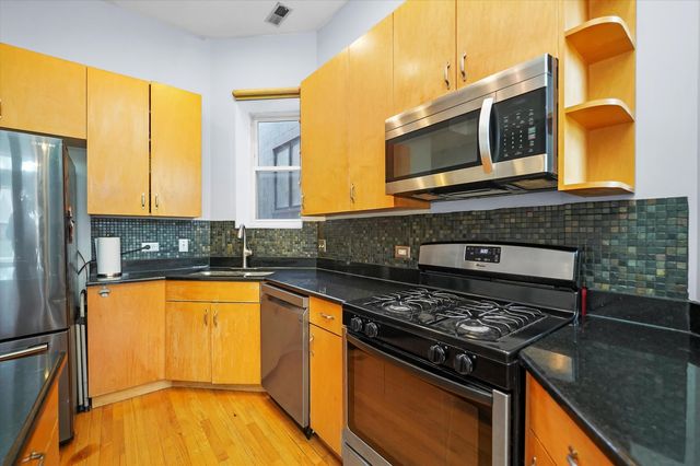 2744 W Haddon Avenue 2, Chicago, IL 60622