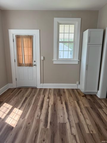 1204 N Second Avenue, Evansville, IN 47710