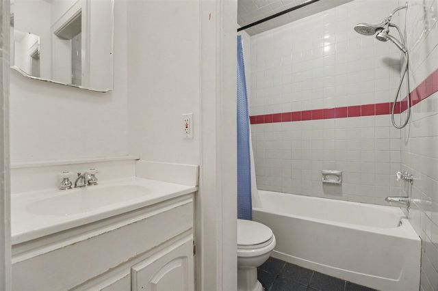 558 W Clarkston, Lake Orion, MI 48362