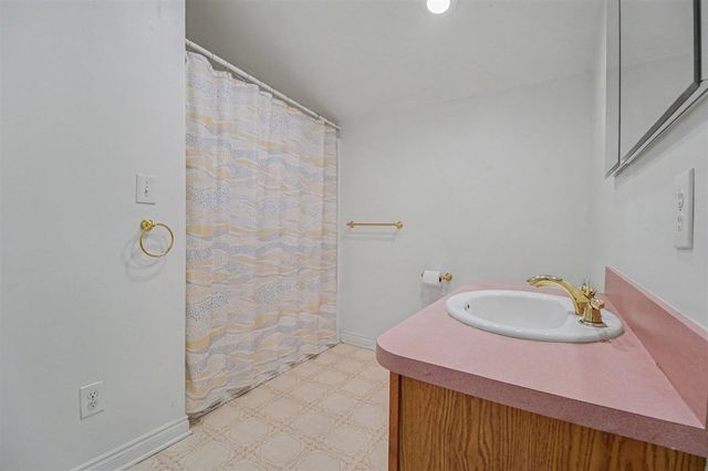 558 W Clarkston, Lake Orion, MI 48362