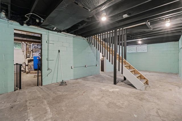 558 W Clarkston, Lake Orion, MI 48362