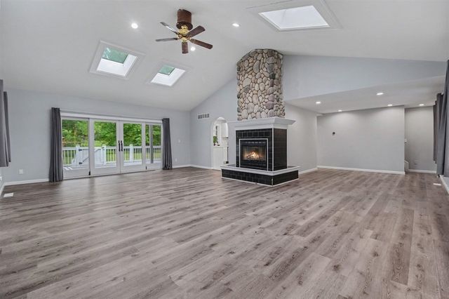 558 W Clarkston, Lake Orion, MI 48362