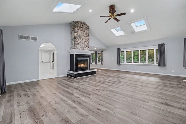 558 W Clarkston, Lake Orion, MI 48362