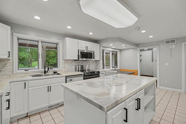 558 W Clarkston, Lake Orion, MI 48362