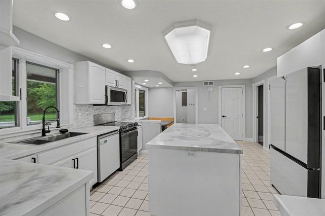 558 W Clarkston, Lake Orion, MI 48362