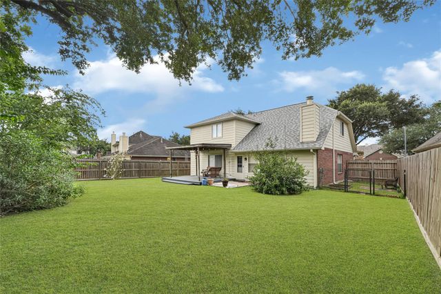 2814 Rolling Fog Drive, Friendswood, TX 77546