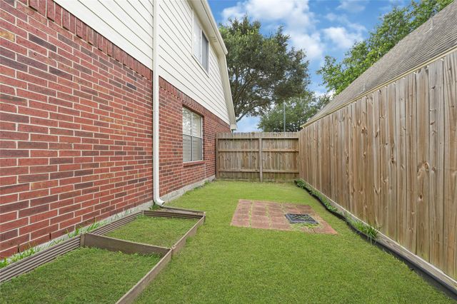 2814 Rolling Fog Drive, Friendswood, TX 77546