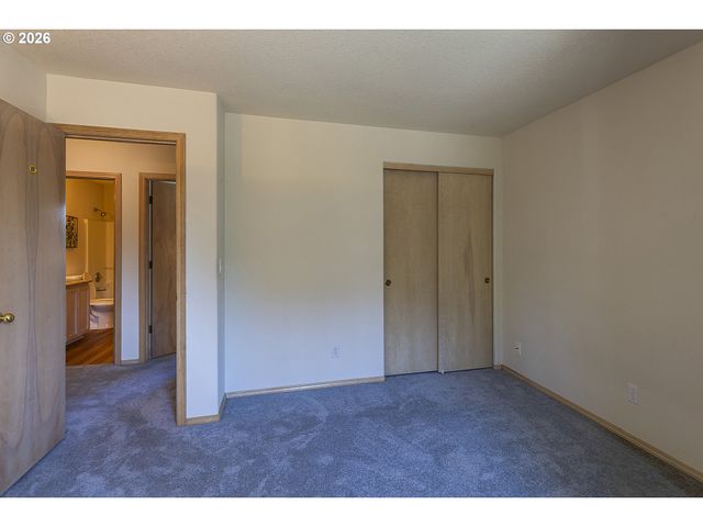 11595 Se SPRINGCREST Dr, Clackamas, OR 97015