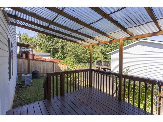 11595 Se SPRINGCREST Dr, Clackamas, OR 97015
