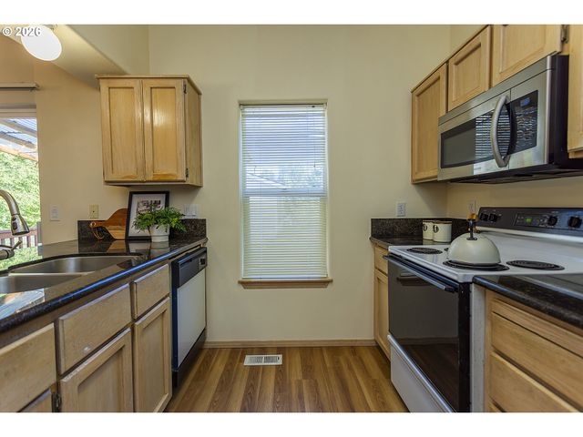 11595 Se SPRINGCREST Dr, Clackamas, OR 97015