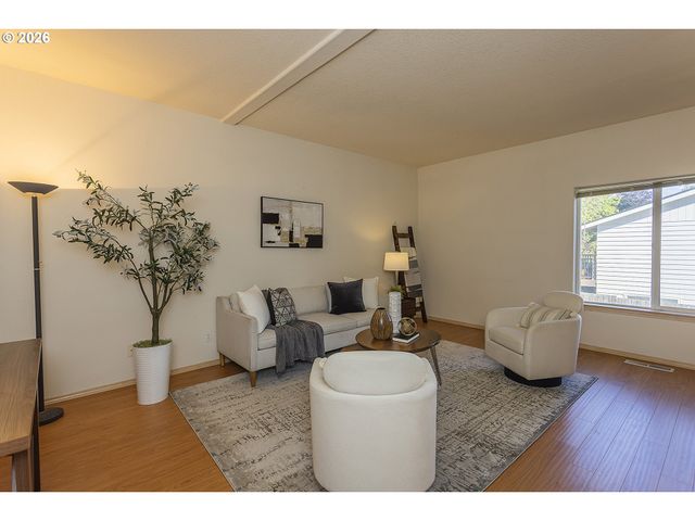 11595 Se SPRINGCREST Dr, Clackamas, OR 97015