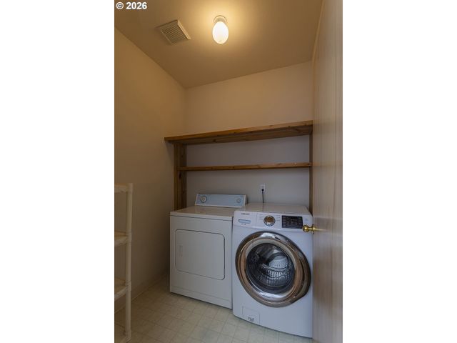 11595 Se SPRINGCREST Dr, Clackamas, OR 97015