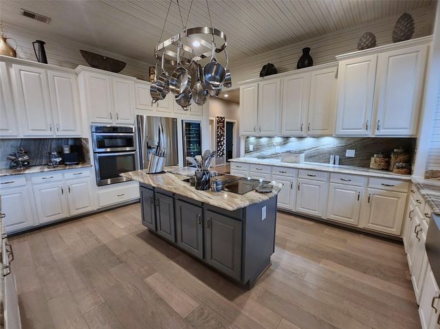 38 Fairway Park, Montgomery, TX 77356