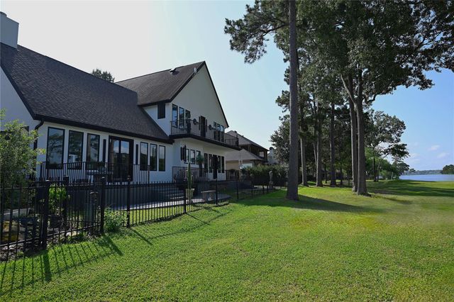 38 Fairway Park, Montgomery, TX 77356