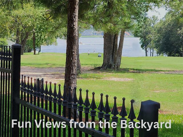 38 Fairway Park, Montgomery, TX 77356