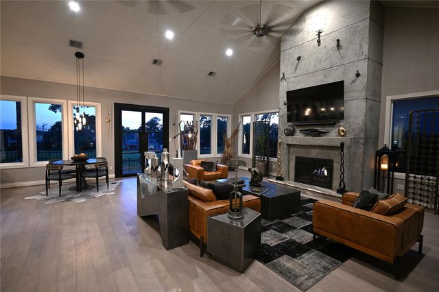 38 Fairway Park, Montgomery, TX 77356