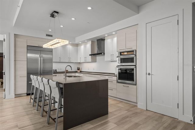 1155 N GULFSTREAM AVENUE 802, Sarasota, FL 34236