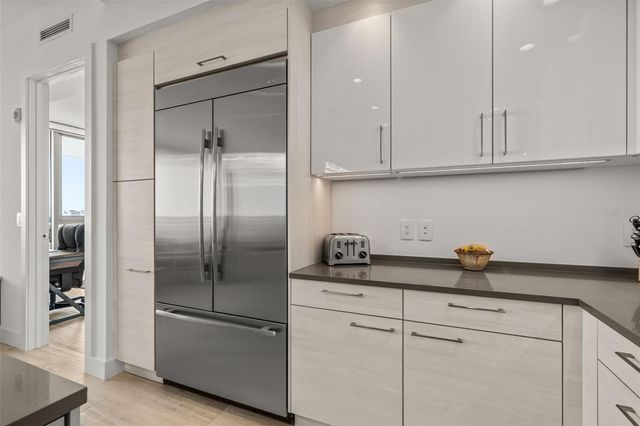 1155 N GULFSTREAM AVENUE 802, Sarasota, FL 34236